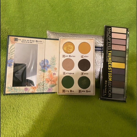 Mystery bundle makeup set - Picture 2 of 3